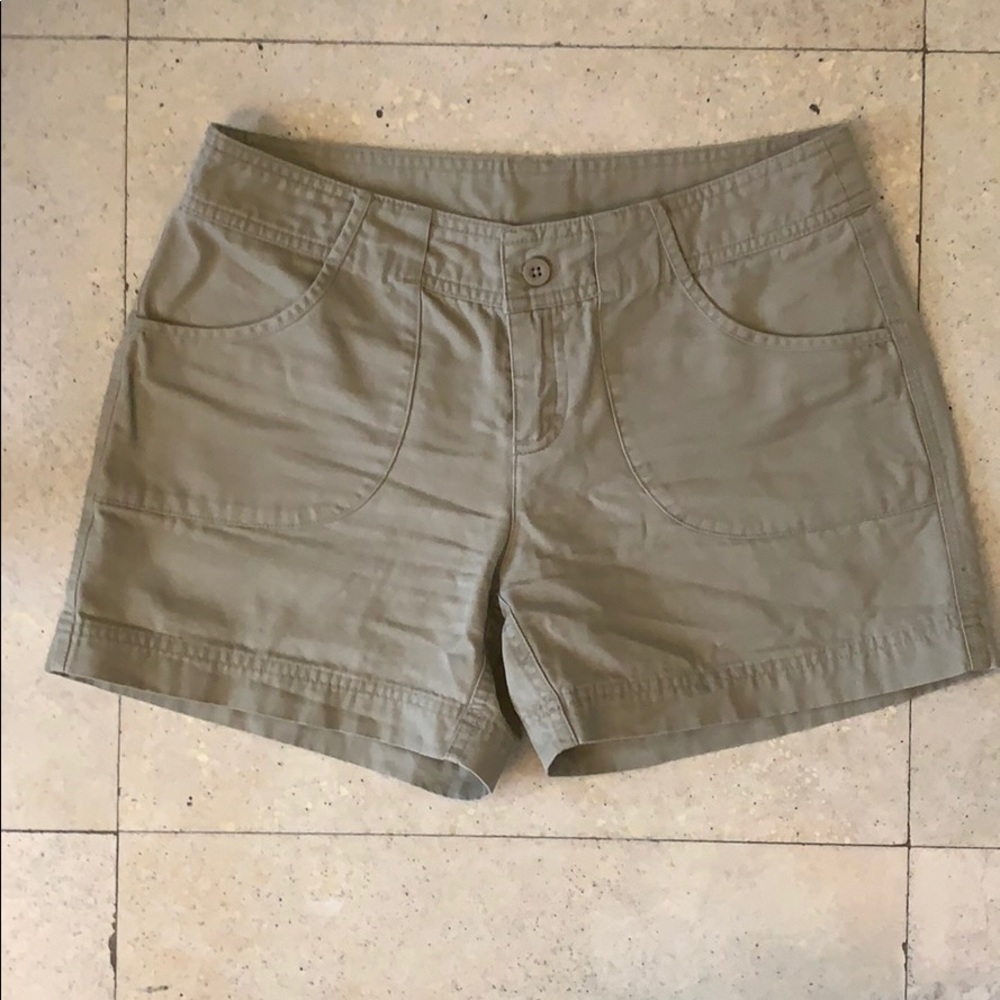 NWOT North Face Khaki Shorts